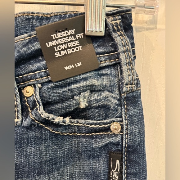Silver Jeans Tuesday Low Rise Slim Bootcut Womens Size 24x31 Blue Distressed NEW - Picture 6 of 8